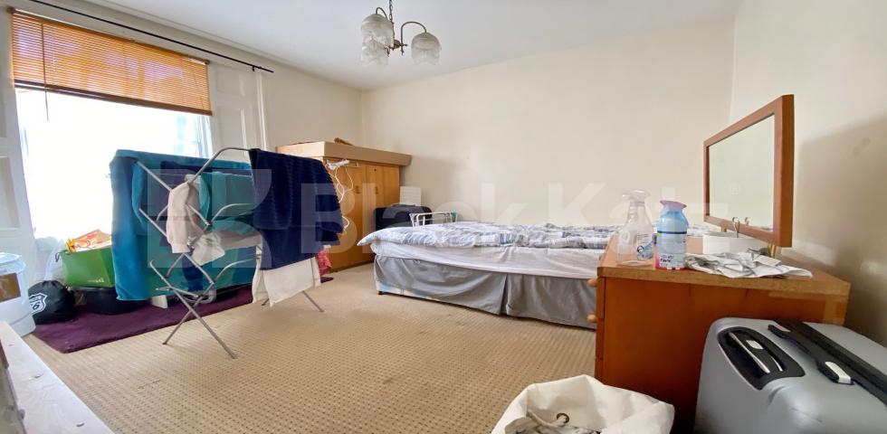 			VIRTUAL TOUR AVAILABLE!, 3 Bedroom, 1 bath, 1 reception Apartment			 Remington Street, ANGEL 